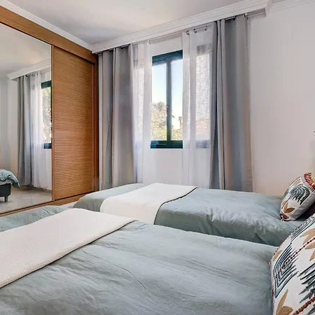 Santa Maria Elviria Golf Penthouse With Large Private Terrace And Sea Views -029 דירה *