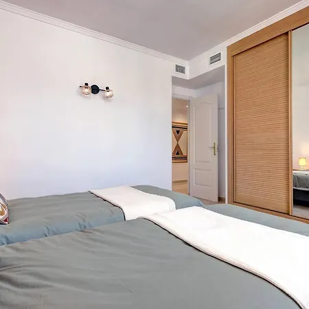 Santa Maria Elviria Golf Penthouse With Large Private Terrace And Sea Views -029 מארבלה