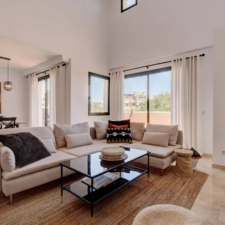 Santa Maria Elviria Golf Penthouse With Large Private Terrace And Sea Views -029