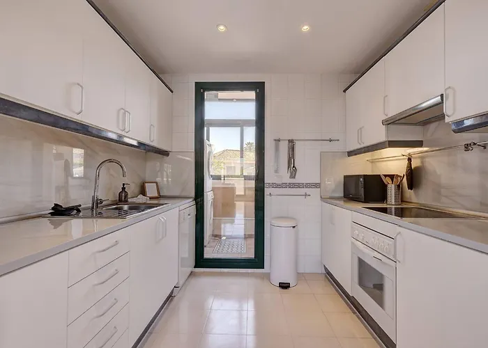 Santa Maria Elviria Golf Penthouse With Large Private Terrace And Sea Views -029