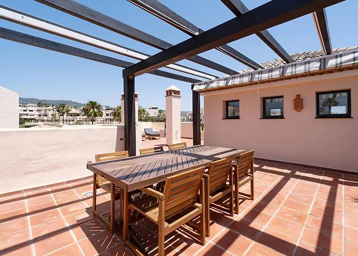 Santa Maria Elviria Golf Penthouse With Large Private Terrace And Sea Views -029 דירה *