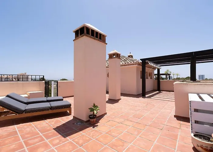 Santa Maria Elviria Golf Penthouse With Large Private Terrace And Sea Views -029