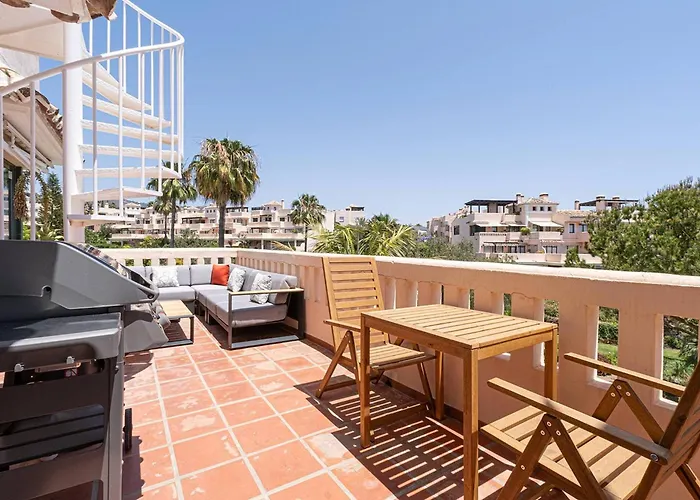 Santa Maria Elviria Golf Penthouse With Large Private Terrace And Sea Views -029 * Marbella
