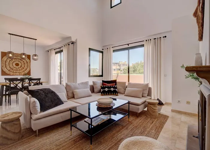 Santa Maria Elviria Golf Penthouse With Large Private Terrace And Sea Views -029