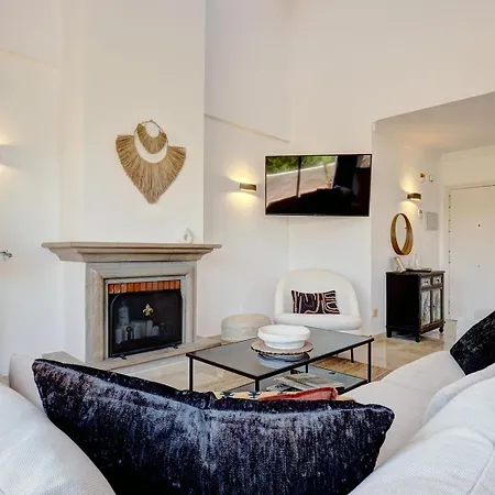 Santa Maria Elviria Golf Penthouse With Large Private Terrace And Sea Views -029
