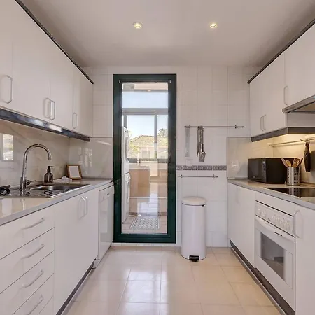 Santa Maria Elviria Golf Penthouse With Large Private Terrace And Sea Views -029