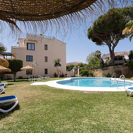Santa Maria Elviria Golf Penthouse With Large Private Terrace And Sea Views -029