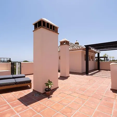 Santa Maria Elviria Golf Penthouse With Large Private Terrace And Sea Views -029