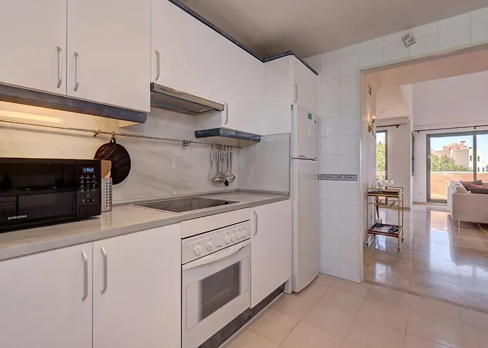 Santa Maria Elviria Golf Penthouse With Large Private Terrace And Sea Views -029 Апартаменти