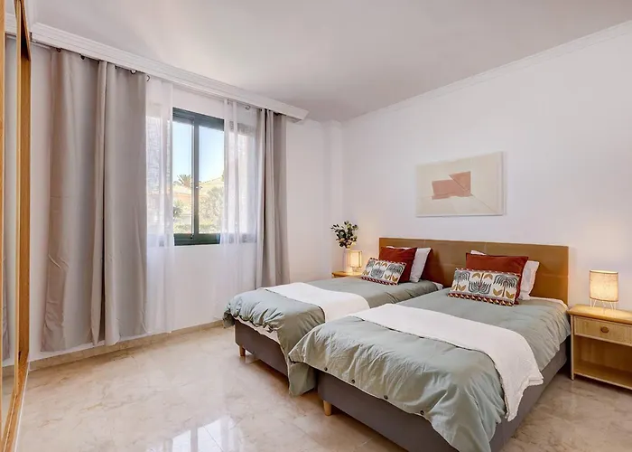Santa Maria Elviria Golf Penthouse With Large Private Terrace And Sea Views -029 Апартаменти *