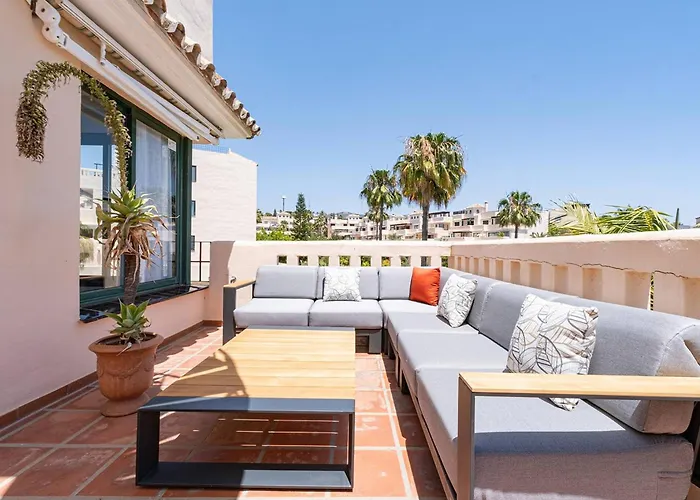 Santa Maria Elviria Golf Penthouse With Large Private Terrace And Sea Views -029